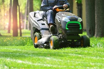 Cut Your Lawn Like a King With Best Riding Lawn Mowers