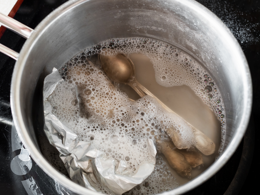 Cleaning hazy aluminum utensils by boiling them in water with white vinegar