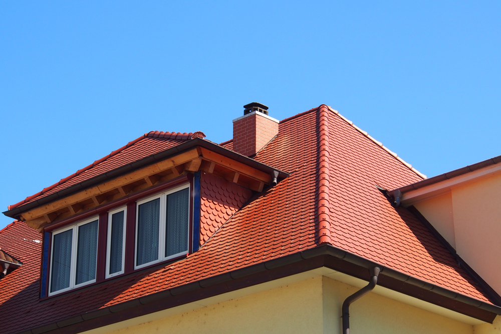 Hipped dormer window