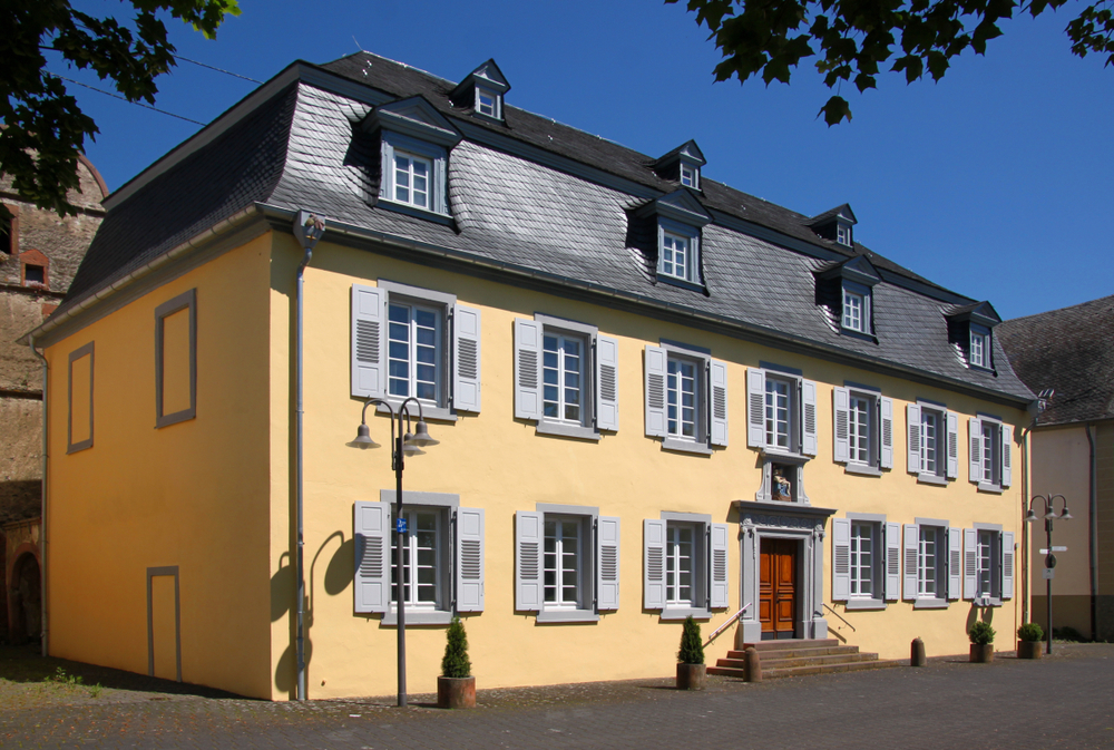 Mansard roof with dormers