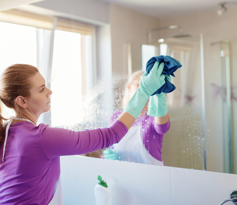 How to Clean Mirrors Without Any Streaks or Smudges