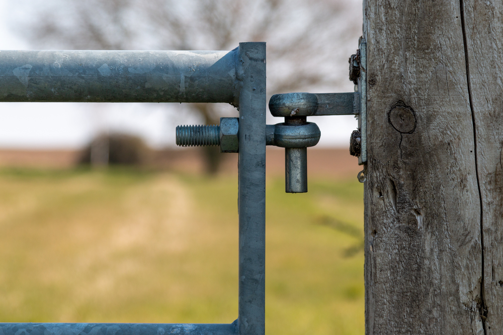 bolt-on hinge in countryside gate